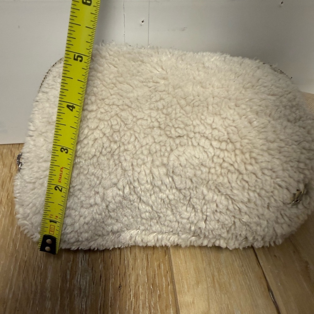 Lululemon Sherpa Everywhere Belt Bag Cream Fleece Crossbody Mini Belt Bag - Picture 5 of 12